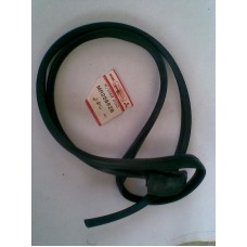 MB258828 MITSUBISHI  LANCER KAPI YAĞMUR OLUĞU